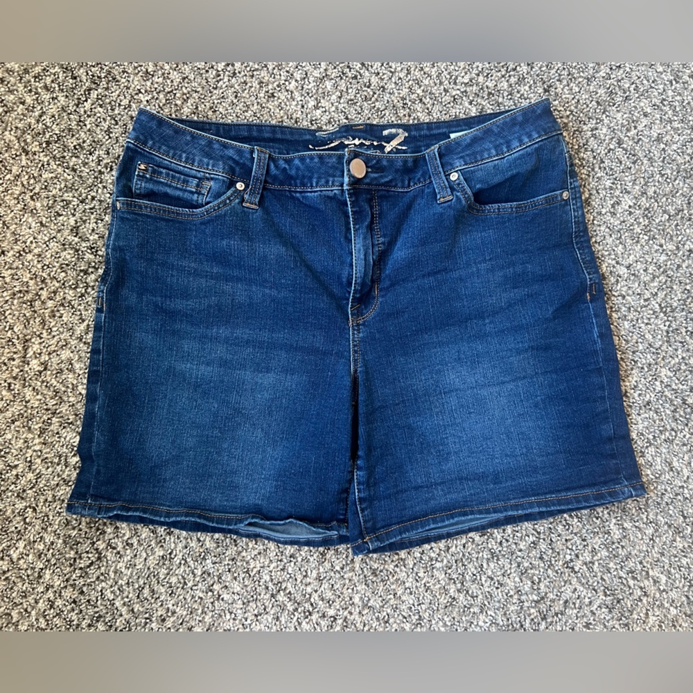 Seven 7 Classic Blue Denim Women's Weekend Shorts Size 16